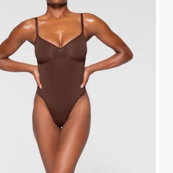 Skims - Picture 4 of 8